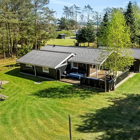 Semesterbostad Delco - 200m From The Sea By Interhome